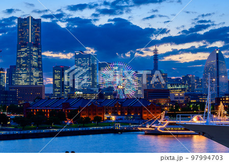 みなとみらいの夕暮れ みなとみらいの夕暮れ 97994703