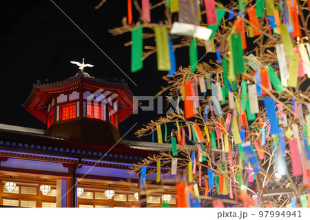 愛媛県松山市の観光名所「道後温泉」にある飛鳥乃温泉と七夕の風景 97994941