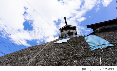 放置された古い空き家 97995094