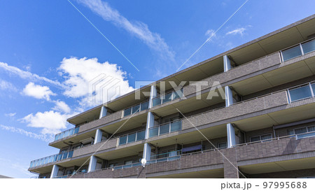 アパートのある風景 97995688