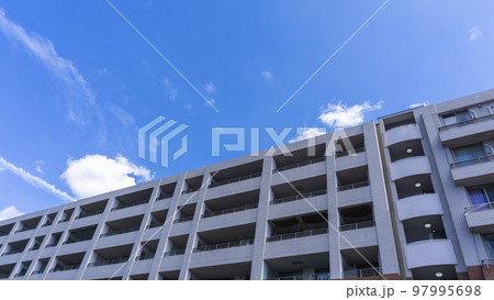 アパートのある風景 97995698