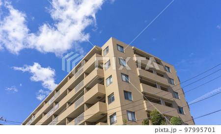 アパートのある風景 97995701