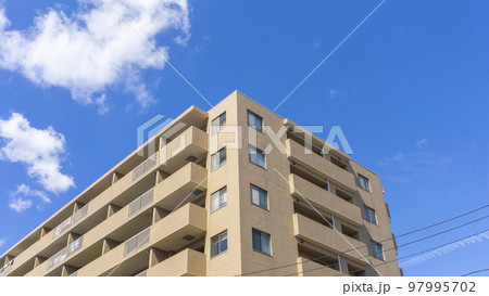 アパートのある風景 97995702