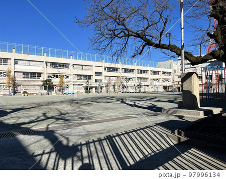 校舎と校庭 校舎と校庭 97996134