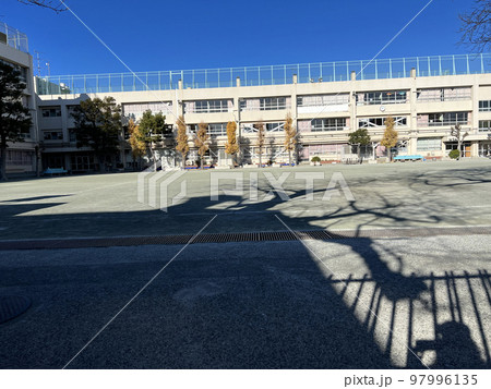 校舎と校庭 校舎と校庭 97996135