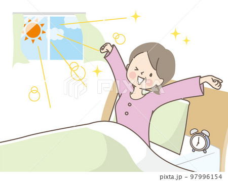 朝スッキリ目覚めて伸びをするミドル女性 97996154