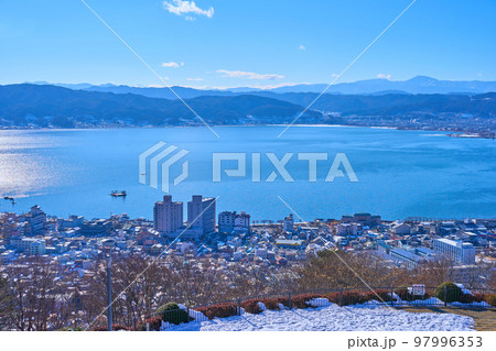 冬の長野県諏訪市 立石公園から西側の眺望(諏訪湖,諏訪市,下諏訪町など) 冬の長野県諏訪市 立石公園から西側の眺望(諏訪湖,諏訪市,下諏訪町など) 97996353