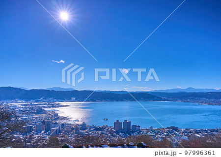 冬の長野県諏訪市 立石公園から西側の眺望(諏訪湖,岡谷市,諏訪市など) 97996361