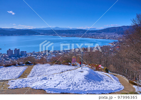 冬の長野県諏訪市 立石公園から西側の眺望(諏訪湖,諏訪市,下諏訪町,岡谷市など) 冬の長野県諏訪市 立石公園から西側の眺望(諏訪湖,諏訪市,下諏訪町,岡谷市など) 97996365
