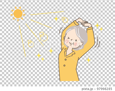 太陽の光を浴びながら伸びをするシニア女性 97998285