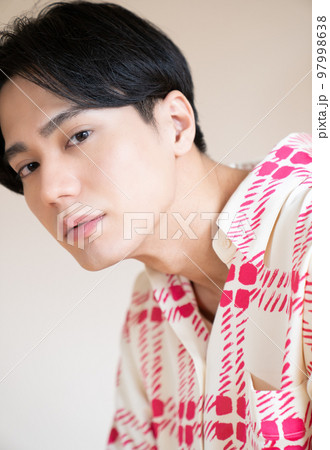 かっこいい男性のファッションポートレート 若い 爽やか メイク アートメイク 韓国 トレンド かっこいい男性のファッションポートレート 若い 爽やか メイク アートメイク 韓国 トレンド 97998638