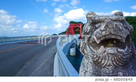 シーサー 青空 沖縄県 伊計島 伊計大橋 98000849
