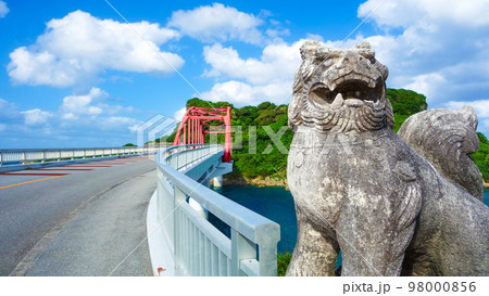 沖縄 シーサー 青空 海 伊計島 伊計大橋 98000856