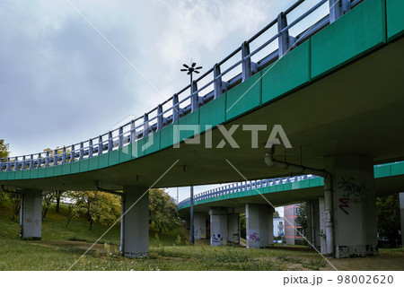 Bridges are decorated with green tiles. 98002620