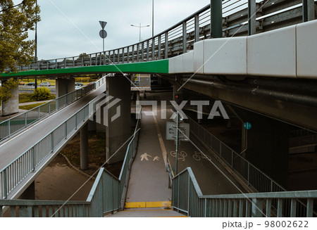 Pedestrian and bicycle paths on the road interchange. 98002622