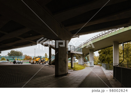 Pedestrian and bicycle paths on the road interchange. 98002624