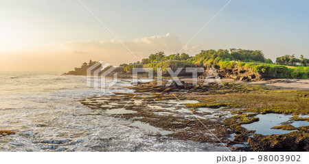 Tanah Lot - Temple in the Ocean Bali, Indonesia Tanah Lot - Temple in the Ocean Bali, Indonesia 98003902