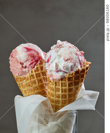 ice cream cones in a glass 98006160