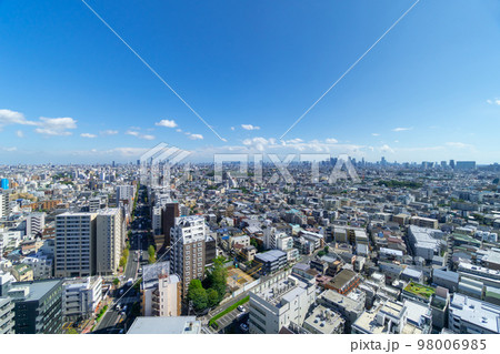 東京風景　ワイドで広がる住宅街から望む都心 98006985
