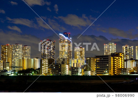 マンション群の夜景 マンション群の夜景 98006990