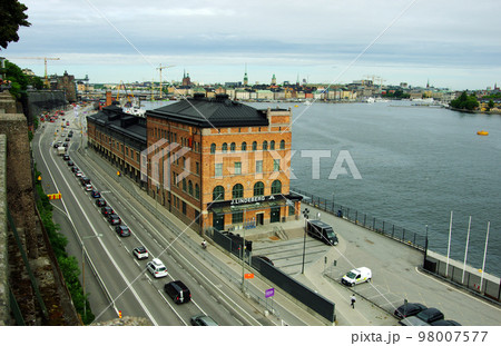 北欧情緒豊かなストックホルムの港湾風景 98007577