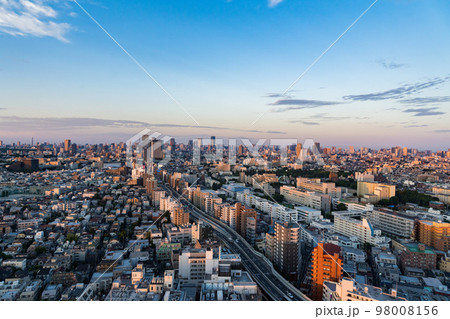 夕方の東京都市風景 98008156