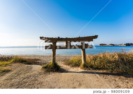 直島・恵美須神社の鳥居 98009109