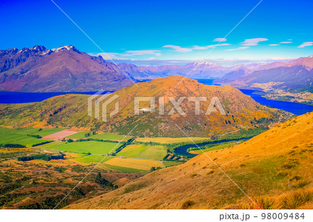 Above Queenstown and Lake Wakatipu in south Island, New Zealand at sunset 98009484