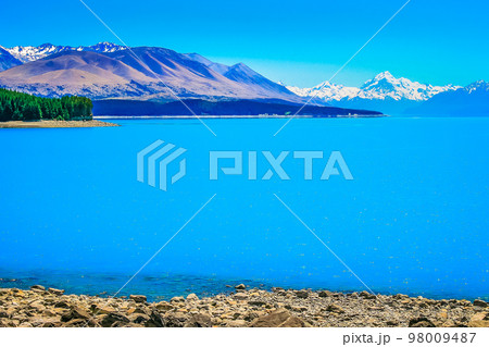Blue Lake Pukaki and Mt Cook massif, New Zealand South island idyllic landscape Blue Lake Pukaki and Mt Cook massif, New Zealand South island idyllic landscape 98009487