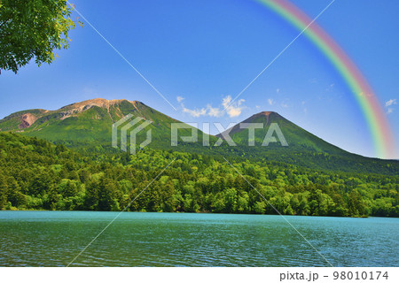 阿寒国立公園の美しいオンネトーの風景 阿寒国立公園の美しいオンネトーの風景 98010174