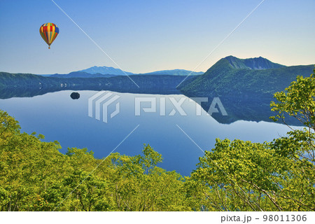 道東地方の美しい湖：摩周湖 98011306