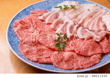 生肉の盛り合わせ 98011430