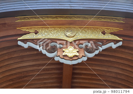 神社の軒下（岸城神社／大阪府岸和田市岸城町岸城町11-30） 98011794