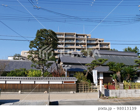 大阪 吹田市 浜屋敷の大戸口(南側から、晩秋) 大阪 吹田市 浜屋敷の大戸口(南側から、晩秋) 98013139