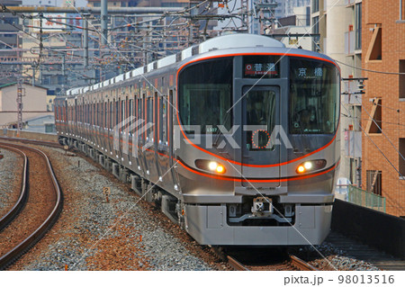 大阪環状線を走行する車両 大阪環状線を走行する車両 98013516