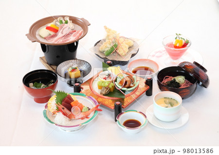 宿泊施設の豪華なおのイメージ画像 コース料理 高級料理 宿泊施設の豪華なおのイメージ画像 コース料理 高級料理 98013586