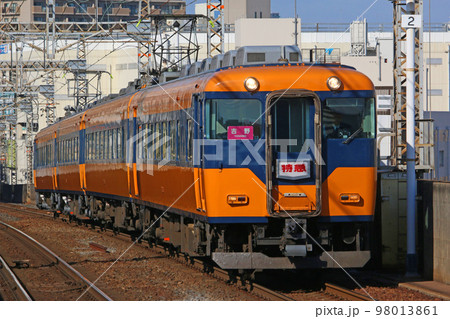 近鉄南大阪線を走行する車両 98013861