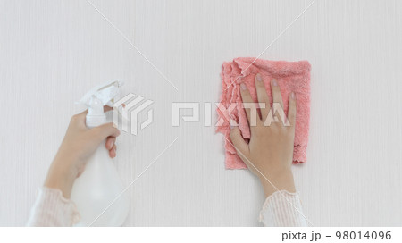 Housewives use towels to wipe things, tables, chairs, display cabinets and glass inside the house, Big cleaning, Housework, Daily routine ,Removes germs and dirt and deep stains, Spray alcohol, Clean  98014096