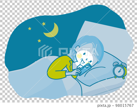 夜ベッドの中でスマホを見るシニア女性のイラスト 夜ベッドの中でスマホを見るシニア女性のイラスト 98015767