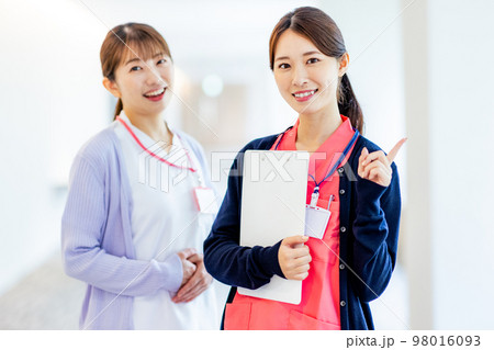 看護師イメージ　女性　撮影協力：LINK FOREST 98016093