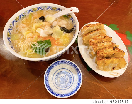 餃子とラーメン 餃子とラーメン 98017317
