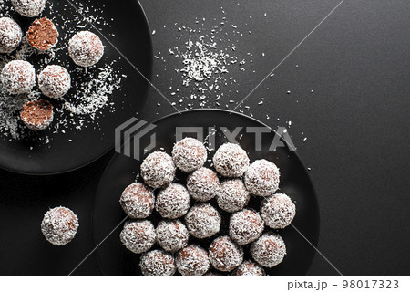Coconut Chocolate balls 98017323