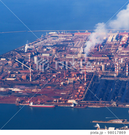 空から見た 神戸製鋼 加古川 製鉄所 【 重工業 の イメージ 】 空から見た 神戸製鋼 加古川 製鉄所 【 重工業 の イメージ 】 98017869