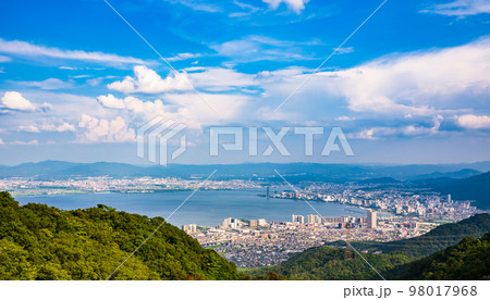 比叡山 の 展望台 から 大津市 を望む 眺望 【 滋賀県 琵琶湖 の イメージ 】 比叡山 の 展望台 から 大津市 を望む 眺望 【 滋賀県 琵琶湖 の イメージ 】 98017968