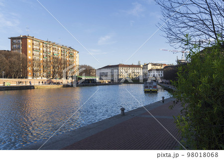 Nice view of the shore of the Darsena Milanese 98018068
