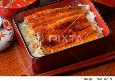 注)湯気は合成。国産のうなぎ蒲焼き、鰻かばやき、鰻蒲焼、かば焼き、高級グルメ、海鮮料理、ウナギ料理。 注)湯気は合成。国産のうなぎ蒲焼き、鰻かばやき、鰻蒲焼、かば焼き、高級グルメ、海鮮料理、ウナギ料理。 98018219