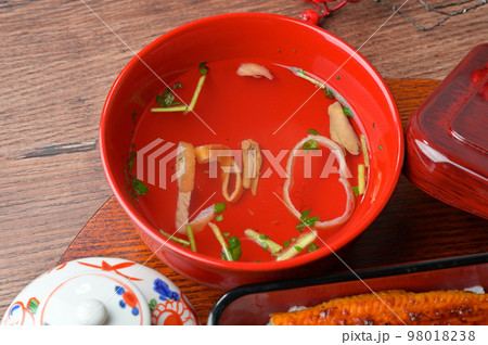 注）湯気は合成。国産のうなぎ蒲焼き、鰻かばやき、鰻蒲焼、かば焼き、高級グルメ、海鮮料理、ウナギ料理。 98018238
