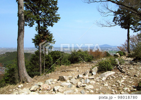 安土城天守閣跡からの景色【織田信長の居城】/滋賀県近江八幡市 安土城天守閣跡からの景色【織田信長の居城】/滋賀県近江八幡市 98018780