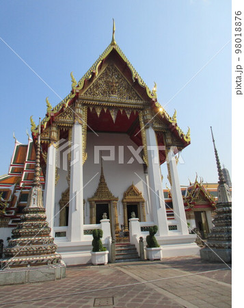 タイのワットポー寺院 98018876