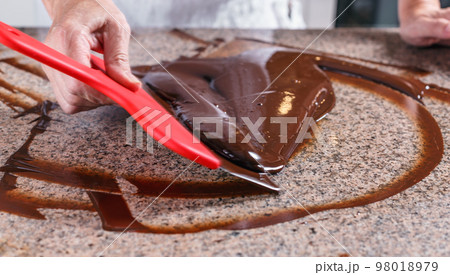 Tempering of the chocolate Tempering of the chocolate 98018979